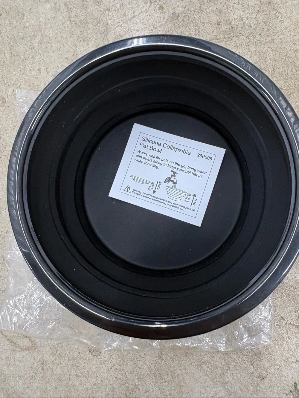 Thrive Silicone Collapsible Portable Pet Bowl, Black w/ Carabiner Clip 250006